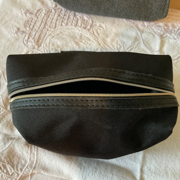 Want les Essentiels and Air Canada Business Class Amenity Kits 🍁 - Picture 7 of 10